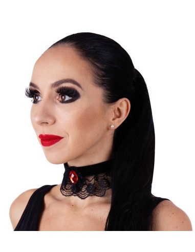 Collier gothique dentelle noire avec diamant rouge