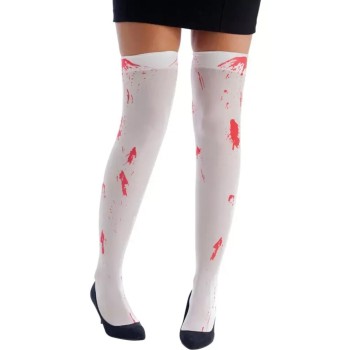 Bas blancs avec taches de sang